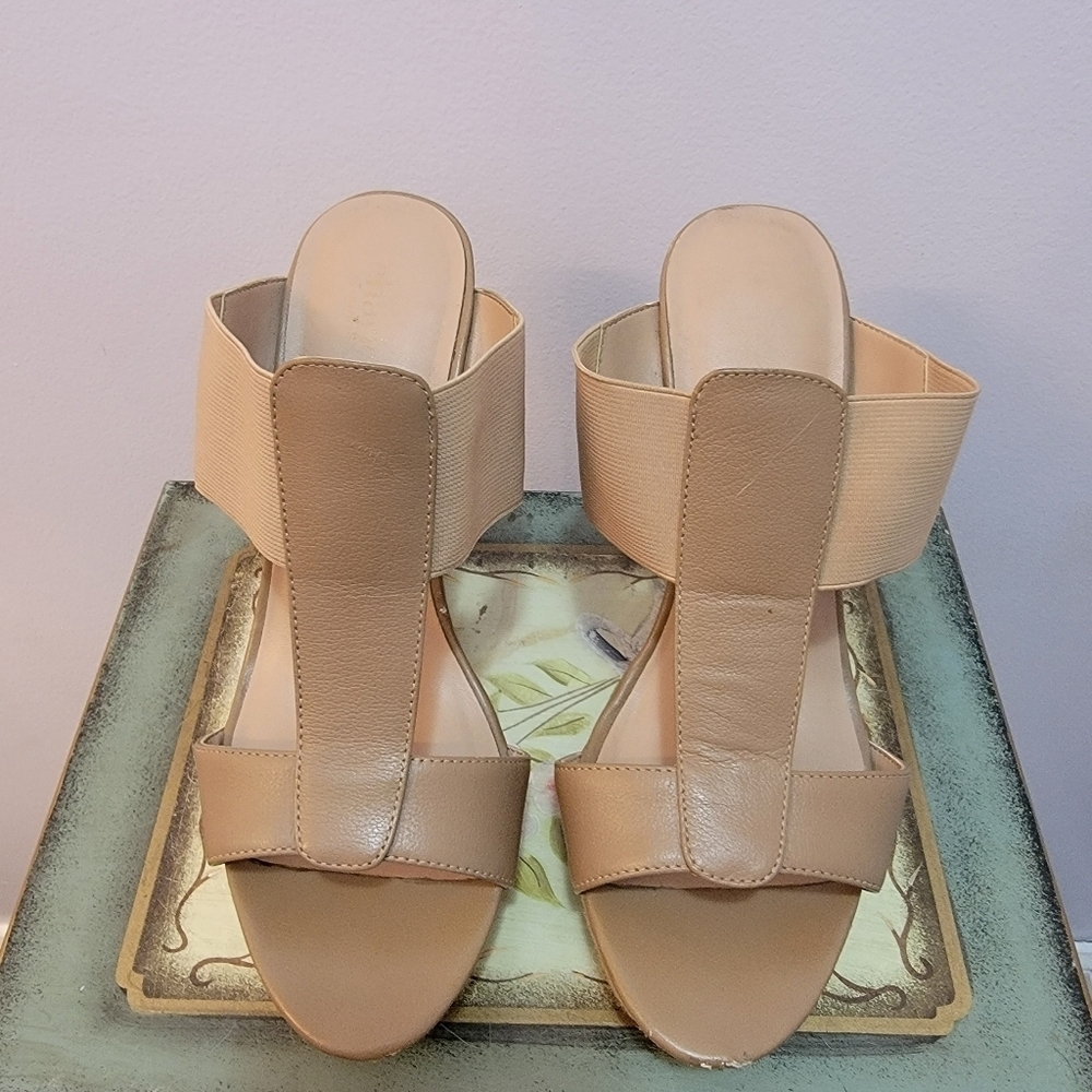 Charles by Charles David Tan Leather T Straps Size 9.5